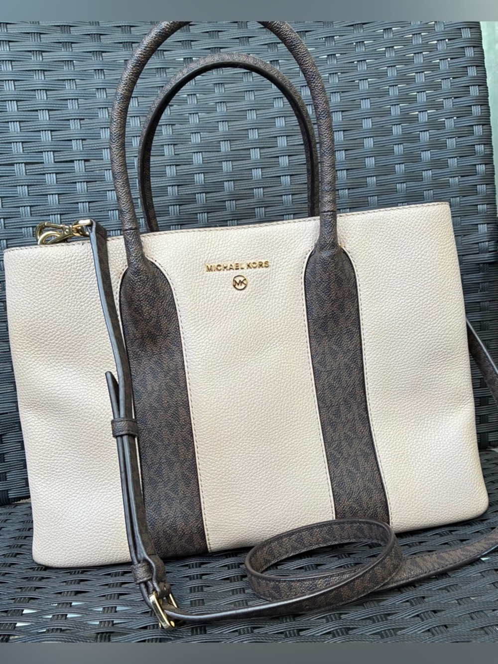MICHAEL KORS BAG,Authentic Michael Kors Crossbody Bag.